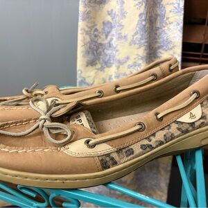 Sperry Women's Tan and Cream Loafers